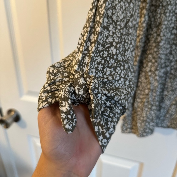 Loft floral blouse, size medium - Picture 6 of 7